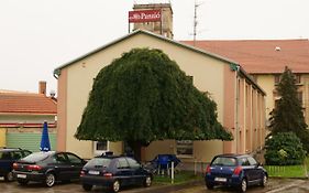 Malomudvar Etterem Cukraszda Panzio Es Rendezvenyhaz